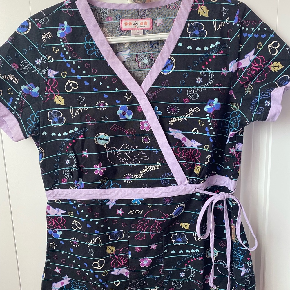 Koi Floral and Star Patterned Scrub Top